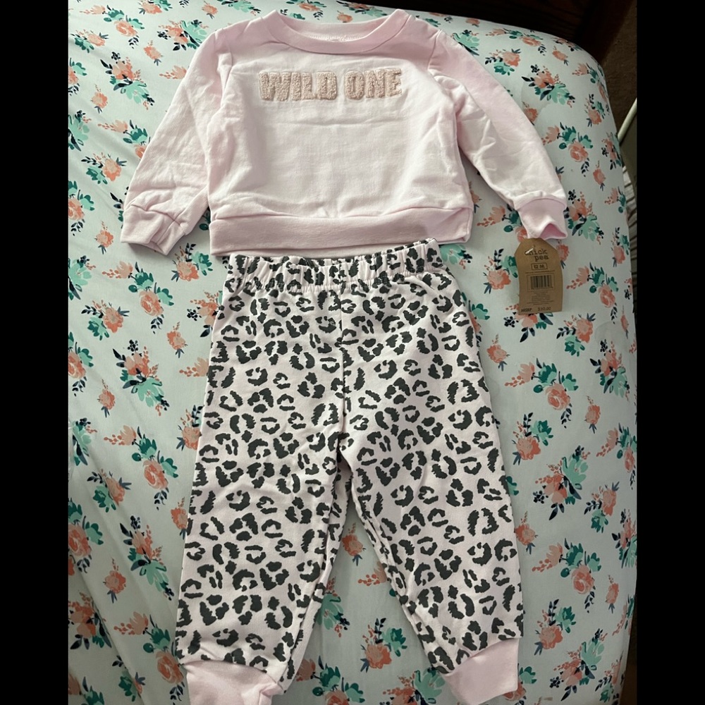 NWT Babygirl Chick Pea Fit